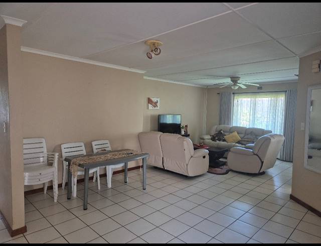 3 BEDROOM TOWNHOUSE FOR SALE IN MANABA BEACH